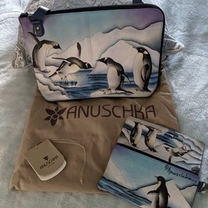 Shoulder bag never used.